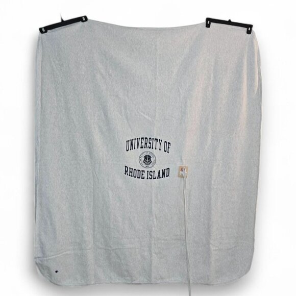 CHAMPION LOGO SWEATSHIRT BLANKET UNIVERSITY OF RHODE ISLAND Size 60" x 72" - Picture 4 of 11